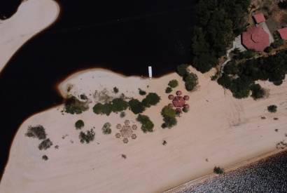 Trs destinos tursticos para conhecer com sada de barco da Marina do Davi