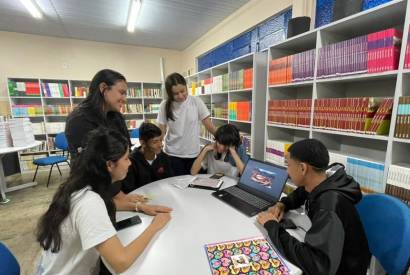 Alunos da rede estadual criam vdeos e podcast bilngue valorizando a cultura amaznica