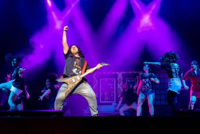 'Escola do Rock' emociona pblico em estreia no Teatro Amazonas