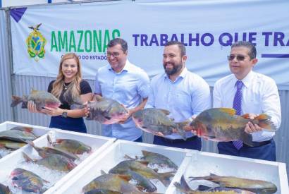 Deputada Dbora Menezes acompanha distribuio de pescado, pelo Governo do Amazonas, a instituies assistenciais