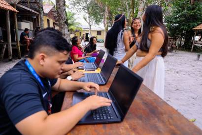 Prefeitura de Manaus inscreve artesos indgenas kambebas no curso English Manaus