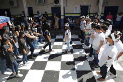 Escola da rede estadual promove xadrez humano como prtica pedaggica