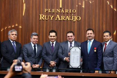 Roberto Cidade preside solenidade de outorga da Medalha Ruy Arajo ao subprocurador de Manaus, Marco Aurlio Choy