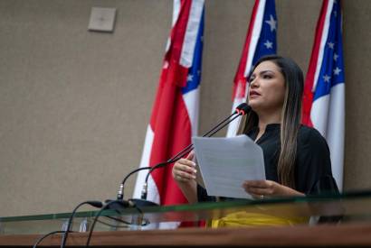 Joana Darc comemora a criao do Centro Integrado de Ateno  Criana e ao Adolescente no AM