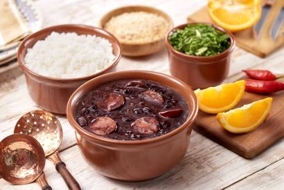 Feijoada Solidria arrecada fundos para criana com doena rara