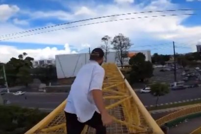 Praticantes de parkour gravam vdeo em estrutura de passarela a mais de 6 metros de altura em Manaus; assista ao vdeo