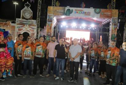 Primeira noite de apresentaes do 65 Festival Folclrico do Amazonas rene nove mil pessoas