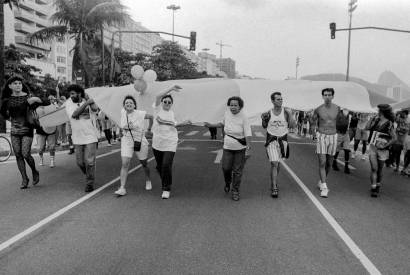 Fotgrafa rene acervo de paradas LGBTQIA+ do Rio desde 1995