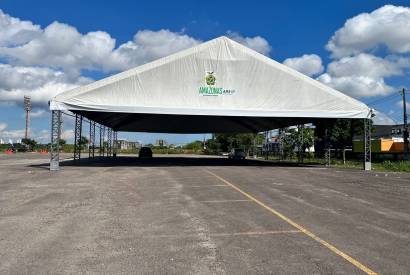 Estrutura da Feira de Produtos Regionais do estacionamento da Arena Amadeu Teixeira j est montada 