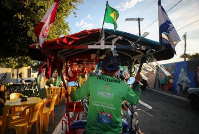 As vendas crescem 200% nesse perodo, afirma comerciante sobre a movimentao antes e durante o Festival de Parintins