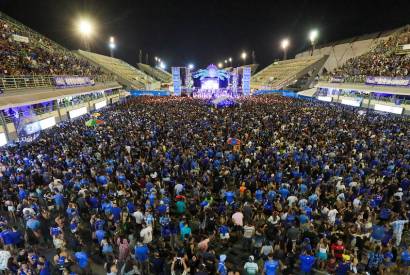 Caprichoso comemora bicampeonato com Sambdromo lotado 