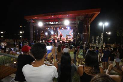 Tardezinha na Casa de Praia Zezinho Corra recebe banda de pagode manauara