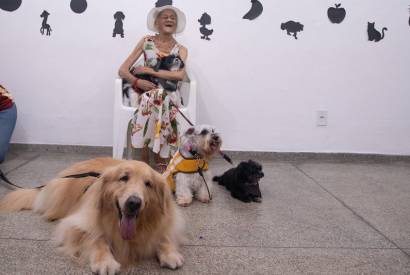 Idosos da Fundao Doutor Thomas participam do projeto 'Terapia Assistida por Animais'