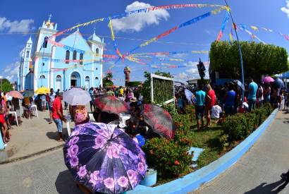 Borba atrai turistas com piscinas naturais e festa religiosa