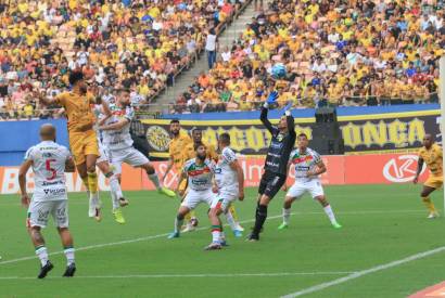 Na Arena da Amaznia, Amazonas FC empata com Brusque no primeiro jogo da final da Srie C