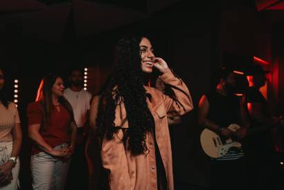 Izabelle Ribeiro lana novo single autoral 'Levanta da Cama'