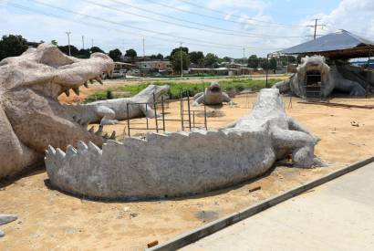 Cenrios da segunda etapa do parque Amazonino Mendes ganham animais gigantes construdos pela prefeitura 