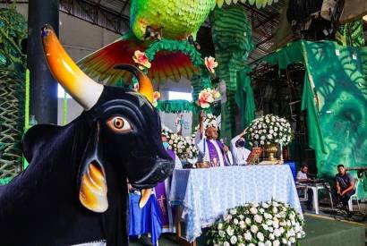 Caprichoso celebra missa para incio dos trabalhos nos galpes