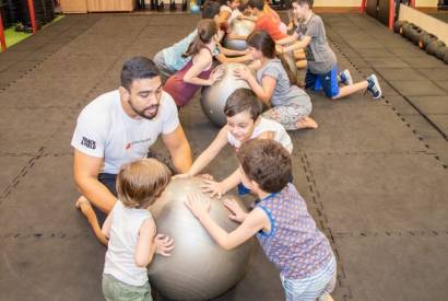 Colnia de Frias da Frmula Academia une exerccio fsico e diverso, em atividades para as crianas