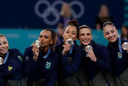 Equipe feminina conquista bronze na ginstica artstica em Paris