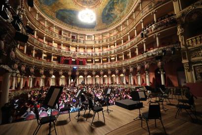 Teatro Amazonas sedia a 4 edio da programao em aluso ao Outubro Rosa, intitulada O Toque que Muda