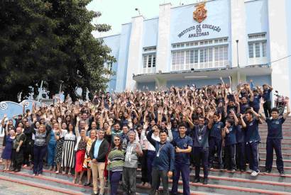 IEA completa 144 anos de histria com solenidade marcada pelo encontro de geraes formadas pela unidade de ensino