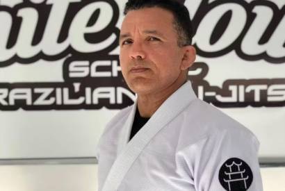 Professor de jiu-jitsu suspeito de abusar de alunos e preso em SC chega a Manaus