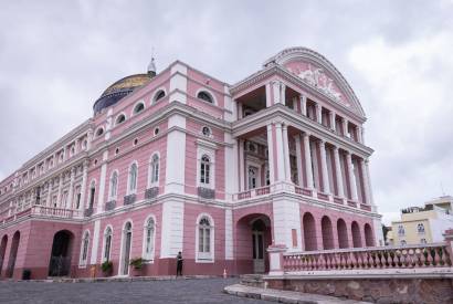 Descubra o encanto dos espaos culturais no entorno do Largo de So Sebastio em apenas alguns passos