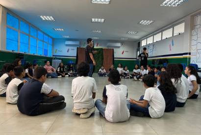 Projeto oferta oficinas gratuitas de iniciao teatral para jovens na Zona Leste de Manaus