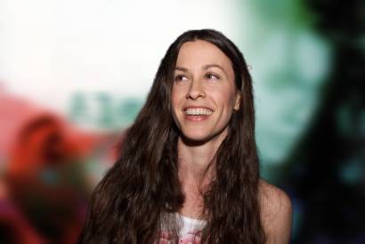 Srie documental produzida por jornalista amazonense conta histria de Alanis Morissette